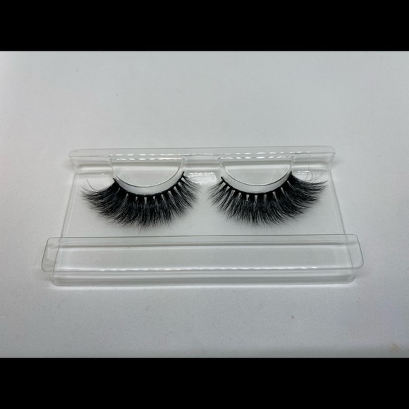 Luxury Mink Lashes - Picture 5 of 10